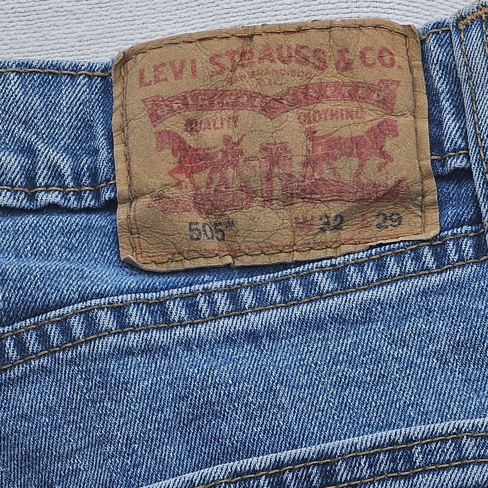 Levi's Classic Straight Denim Jeans - Picture 3 of 3